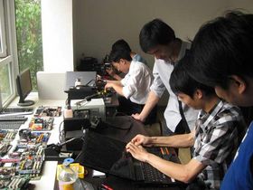 成都精材W電腦維修 蘋果筆記本上門裝系統、安路由與網站設計一站式服務解析